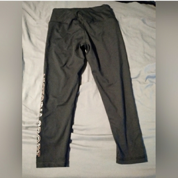 Victorias Secret Black Legging Capris - Picture 4 of 5